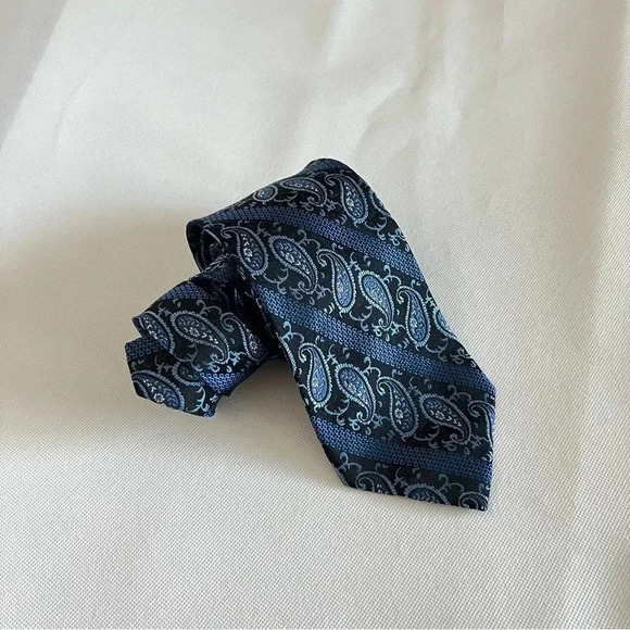 Michael Brandon Necktie Blue/Black Paisley Print 100% Silk Textured - Picture 1 of 7